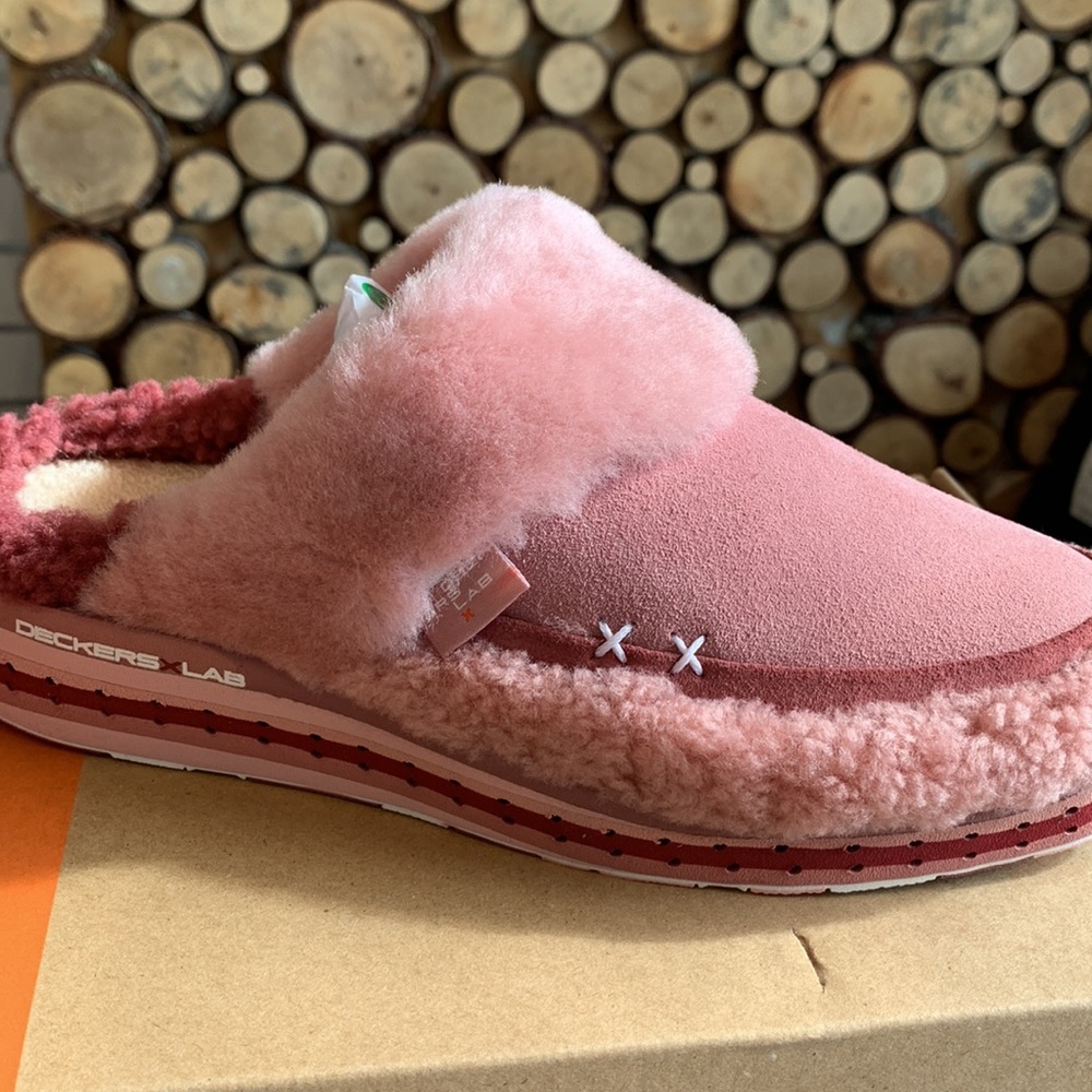 NWT Deckers X- Lab ladies slippers